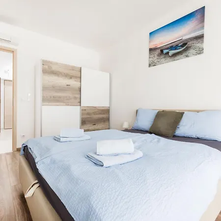 Apartment Urban Hideaway With Terrace & Garage
