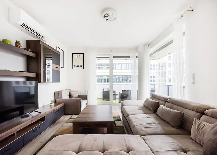 Urban Hideaway With Terrace & Garage *