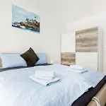Urban Hideaway With Terrace & Garage * بودابست