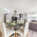 Urban Hideaway With Terrace & Garage شقة بودابست