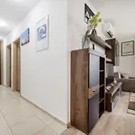 Urban Hideaway With Terrace & Garage شقة بودابست