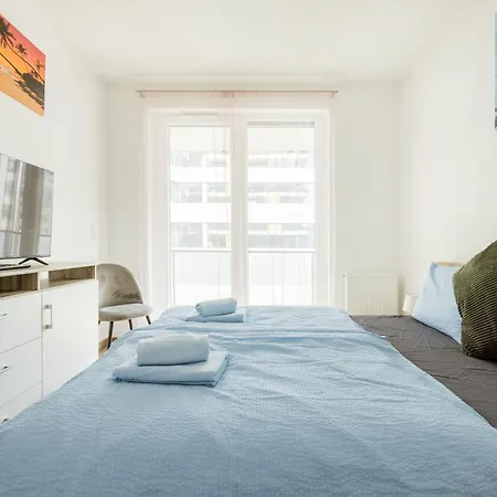 شقة Urban Hideaway With Terrace & Garage *