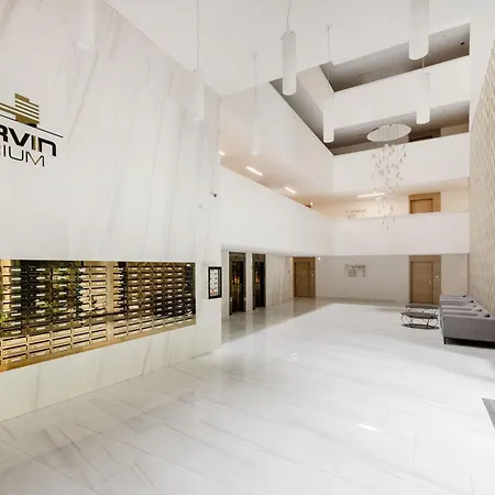 شقة Urban Hideaway With Terrace & Garage