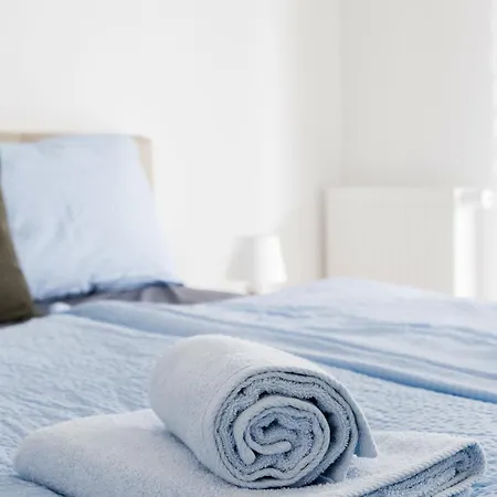 Urban Hideaway With Terrace & Garage *