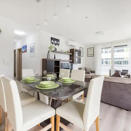 Urban Hideaway With Terrace & Garage شقة بودابست