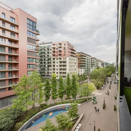 Urban Hideaway With Terrace & Garage *