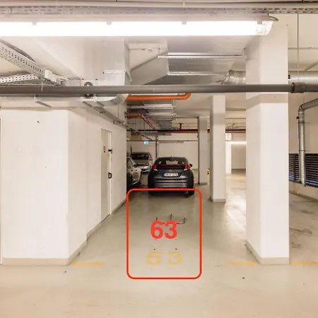 Urban Hideaway With Terrace & Garage شقة *