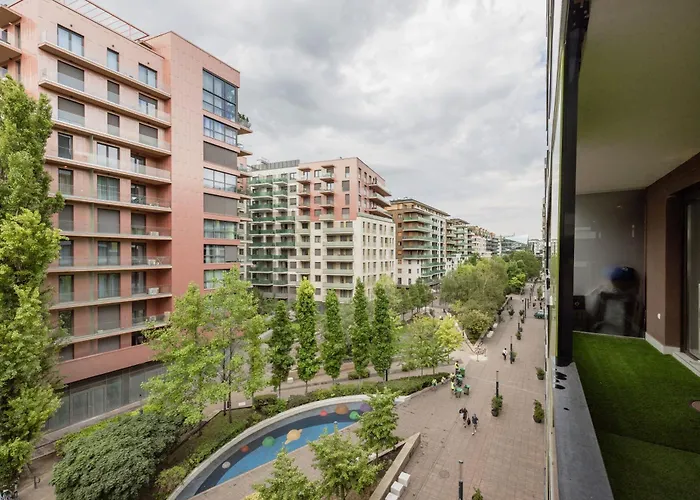 Urban Hideaway With Terrace & Garage *